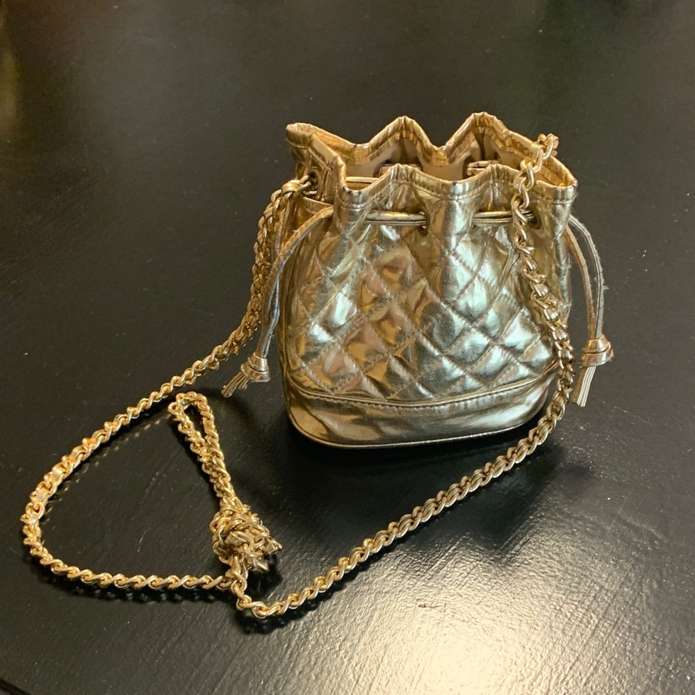 Quilted Metallic Drawstring Bucket Bag - Gold